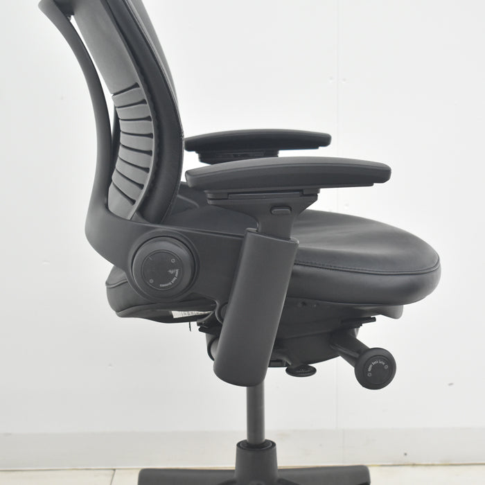 【中古】スチールケース リープV2 可動肘 革張り 2025090103【中古オフィス家具】