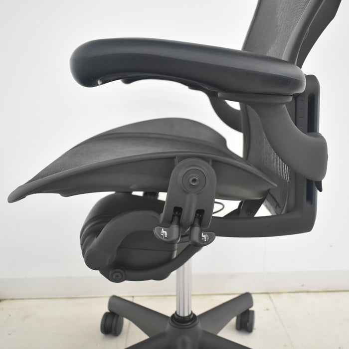 【中古】ハーマンミラー アーロンチェア フル装備 Bサイズ ランバーサポート 肘レバータイプ 2025090106【中古オフィス家具】