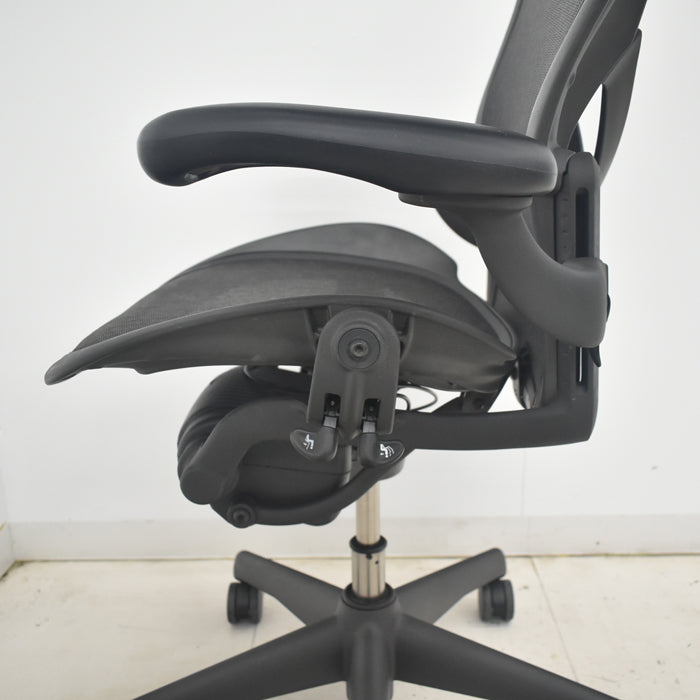 【中古】ハーマンミラー アーロンチェア フル装備 Bサイズ ポスチャーフィット 肘レバータイプ 2025090107【中古オフィス家具】