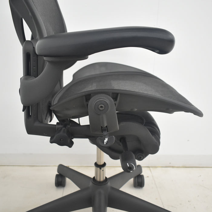 【中古】ハーマンミラー アーロンチェア フル装備 Bサイズ ポスチャーフィット 肘レバータイプ 2025090107【中古オフィス家具】