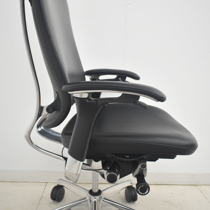 【中古】オカムラ コンテッサ 大型ヘッドレスト 可動肘 アルミポリッシュ 革張り 2025090308【中古オフィス家具】