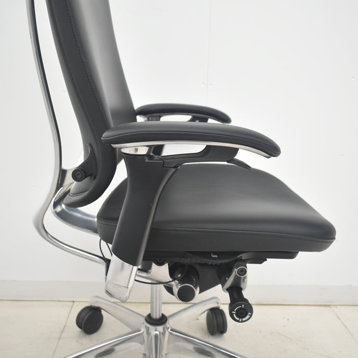 【中古】オカムラ コンテッサ 大型ヘッドレスト 可動肘 アルミポリッシュ 革張り 2025090309【中古オフィス家具】