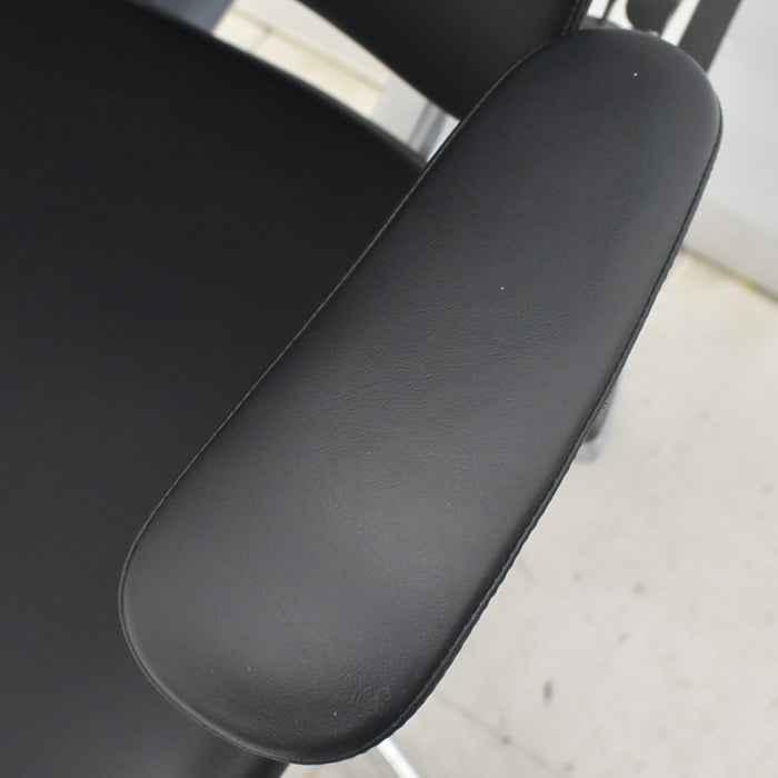 【中古】オカムラ コンテッサ 大型ヘッドレスト 可動肘 アルミポリッシュ 革張り 2025090310【中古オフィス家具】