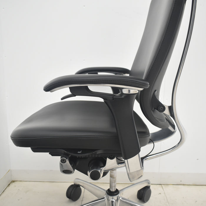 【中古】オカムラ コンテッサ 大型ヘッドレスト 可動肘 アルミポリッシュ 革張り 2025090311【中古オフィス家具】