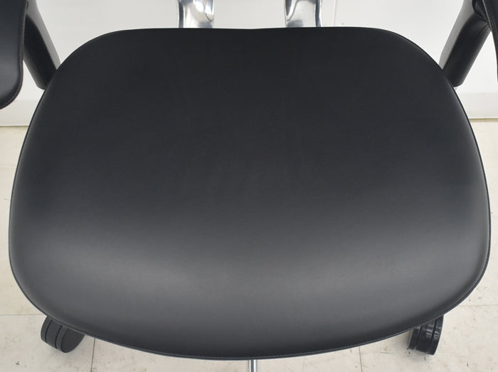 【中古】オカムラ コンテッサ 大型ヘッドレスト 可動肘 アルミポリッシュ 革張り 2025090401【中古オフィス家具】