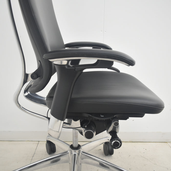 【中古】オカムラ コンテッサ 大型ヘッドレスト 可動肘 アルミポリッシュ 革張り 2025090401【中古オフィス家具】