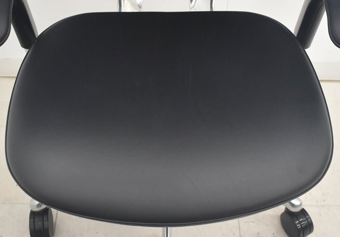 【中古】オカムラ コンテッサ 可動肘 ランバーサポート ポリッシュ 革張り 2025090402【中古オフィス家具】