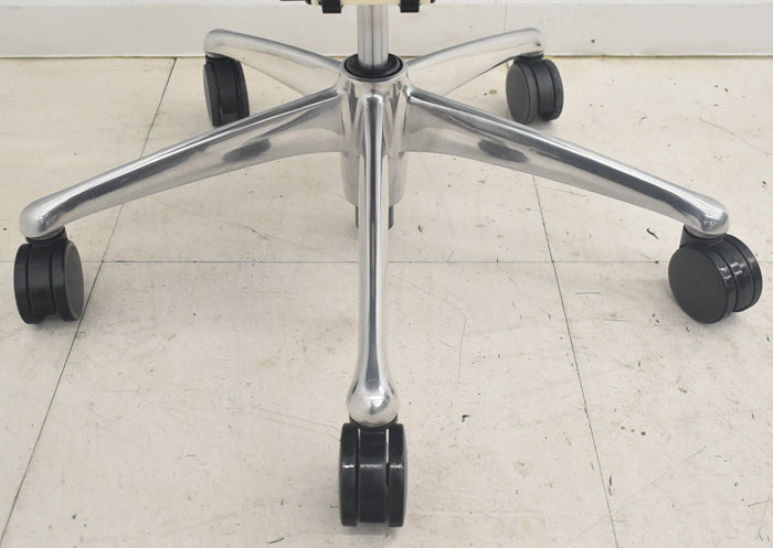 【中古】オカムラ コンテッサ 可動肘 ランバーサポート ポリッシュ 革張り 2025090402【中古オフィス家具】