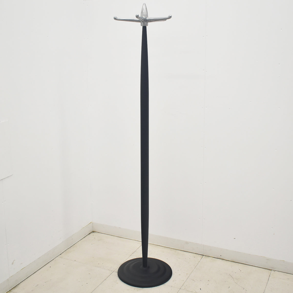 【中古】MAGIS ヴァイキング コートハンガー 高さ1610 2025090404【中古オフィス家具】