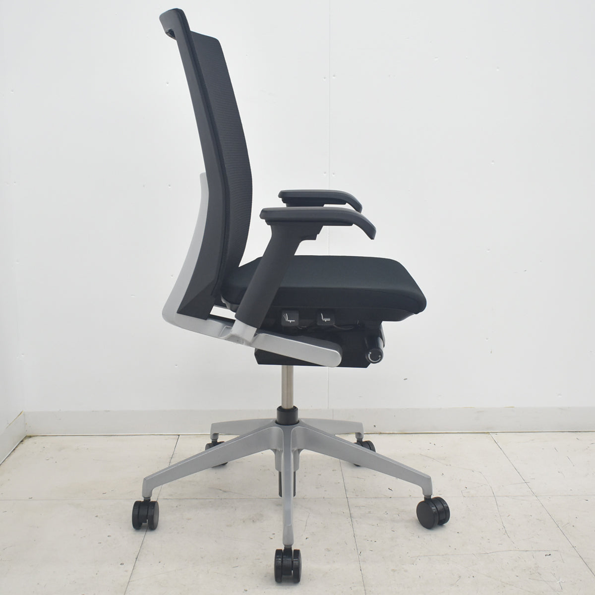 【中古】イトーキ ヴェント ハイバック 可動肘 シルバー脚 2025090905【中古オフィス家具】
