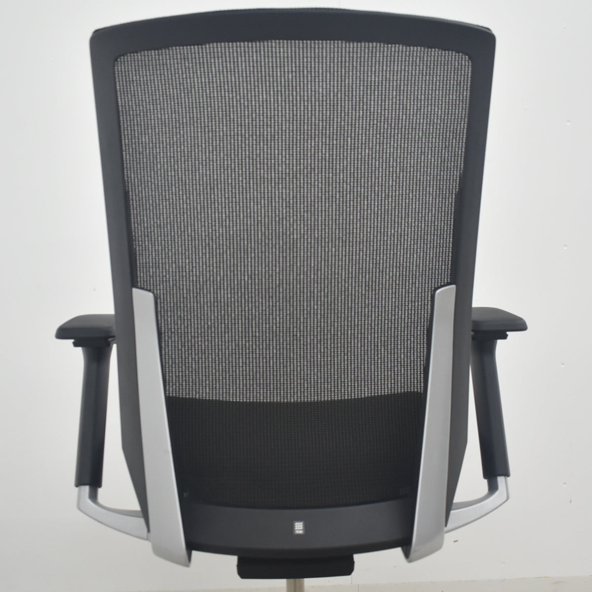 【中古】イトーキ ヴェント ハイバック 可動肘 シルバー脚 2025090905【中古オフィス家具】