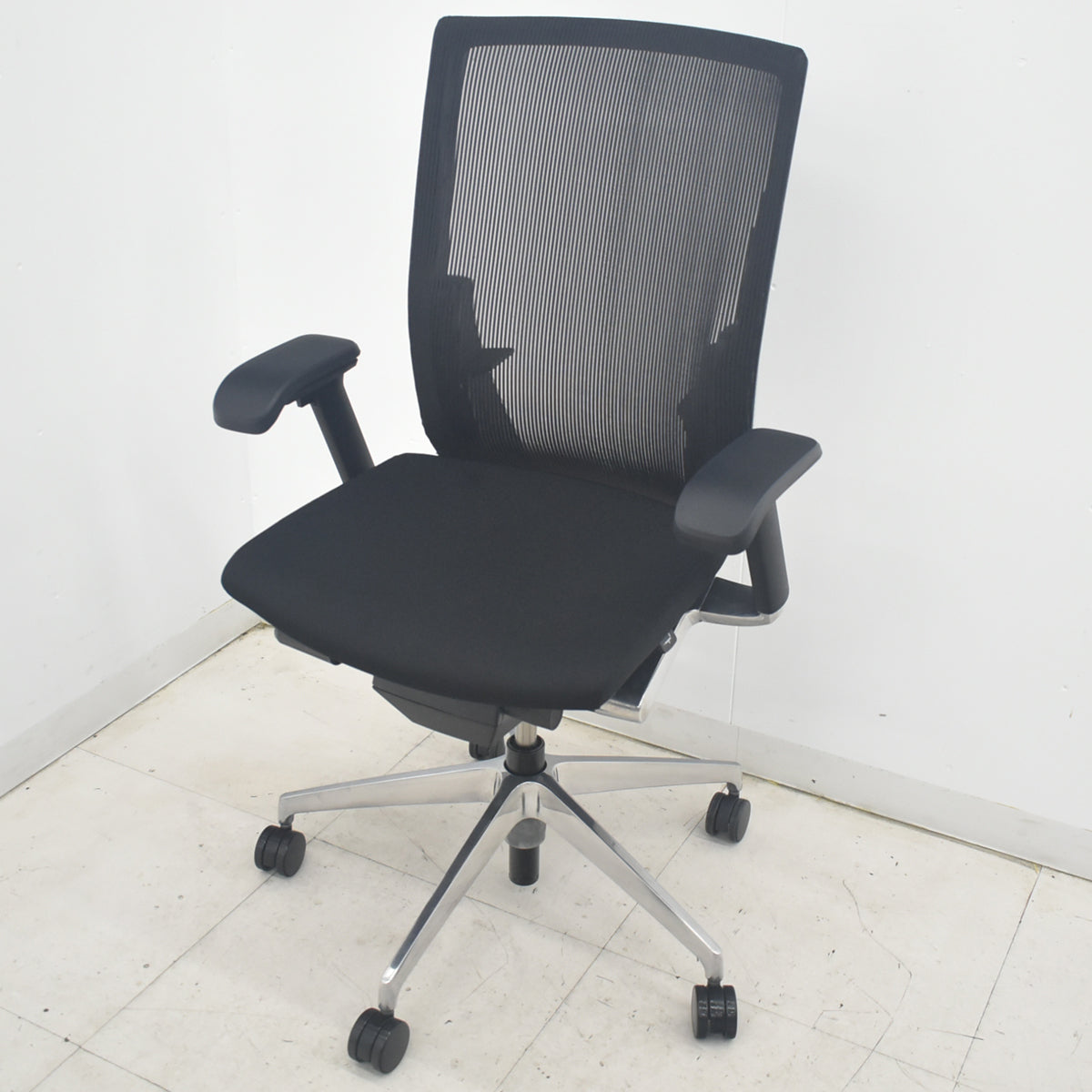 【中古】イトーキ ヴェント ハイバック 可動肘 オートマチックランバーテンション ポリッシュ ストライプメッシュ 2025090906【中古オフィス家具】