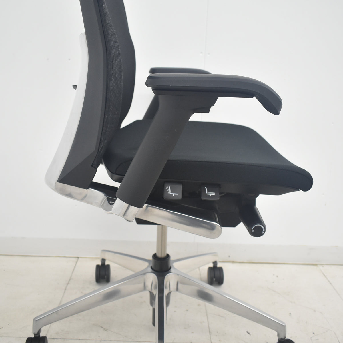 【中古】イトーキ ヴェント ハイバック 可動肘 オートマチックランバーテンション ポリッシュ ストライプメッシュ 2025090906【中古オフィス家具】