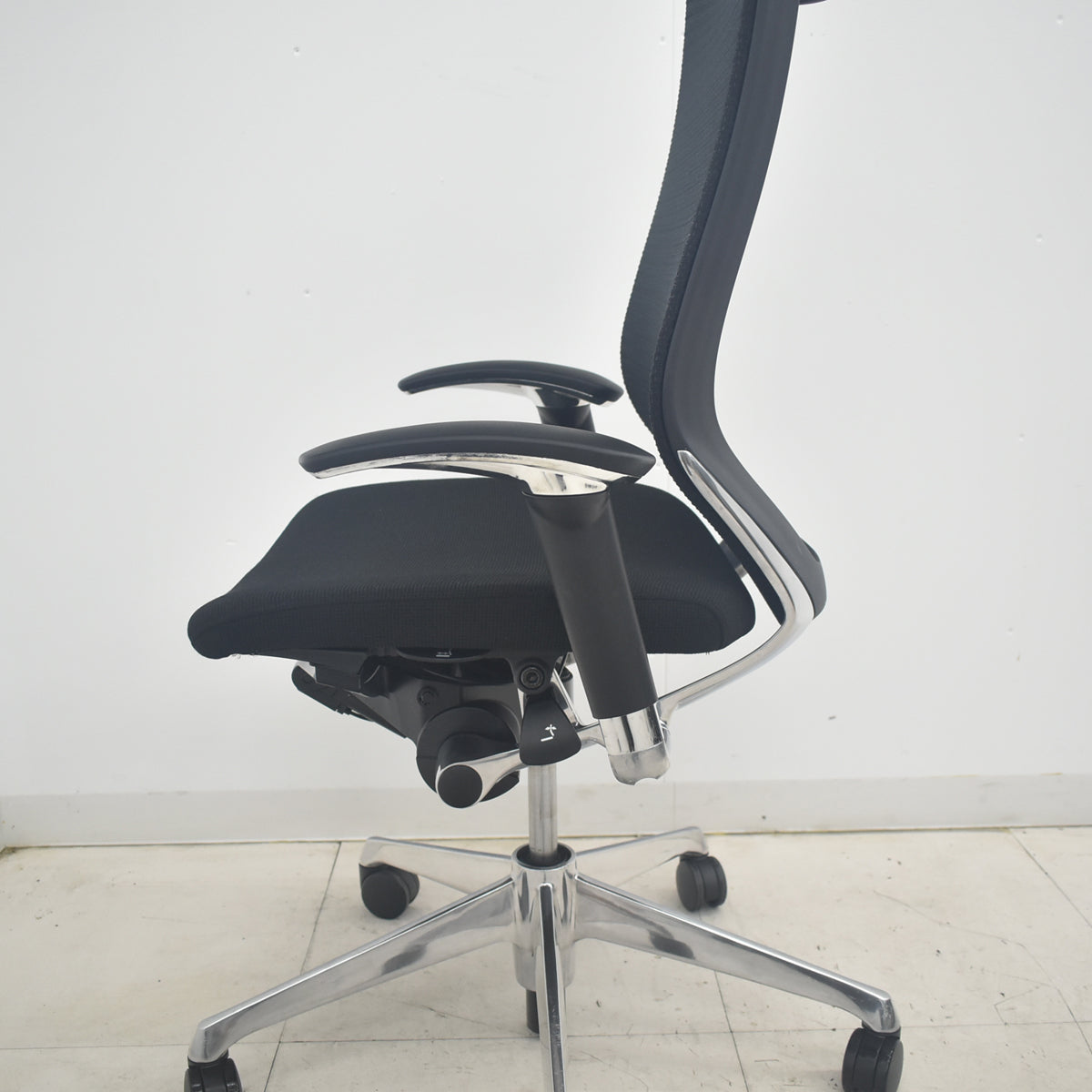 【中古】オカムラ バロン ハイバック 可動肘 ポリッシュ 2025091007【中古オフィス家具】