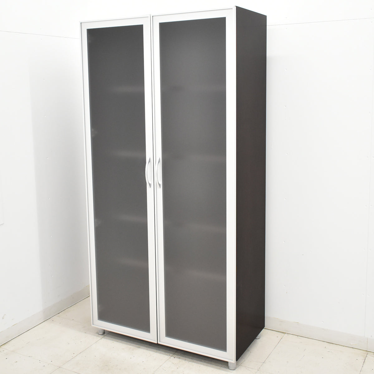 【中古】オカムラ EX-35 書棚(前面アクリル扉)幅900 2025092502【中古オフィス家具】