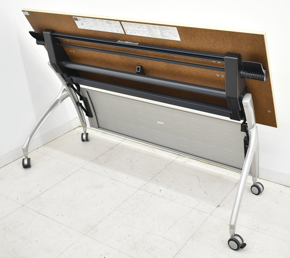 【中古】イトーキ リリッシュ2 フラップテーブル 幕板付 幅1500 2025101401【中古オフィス家具】