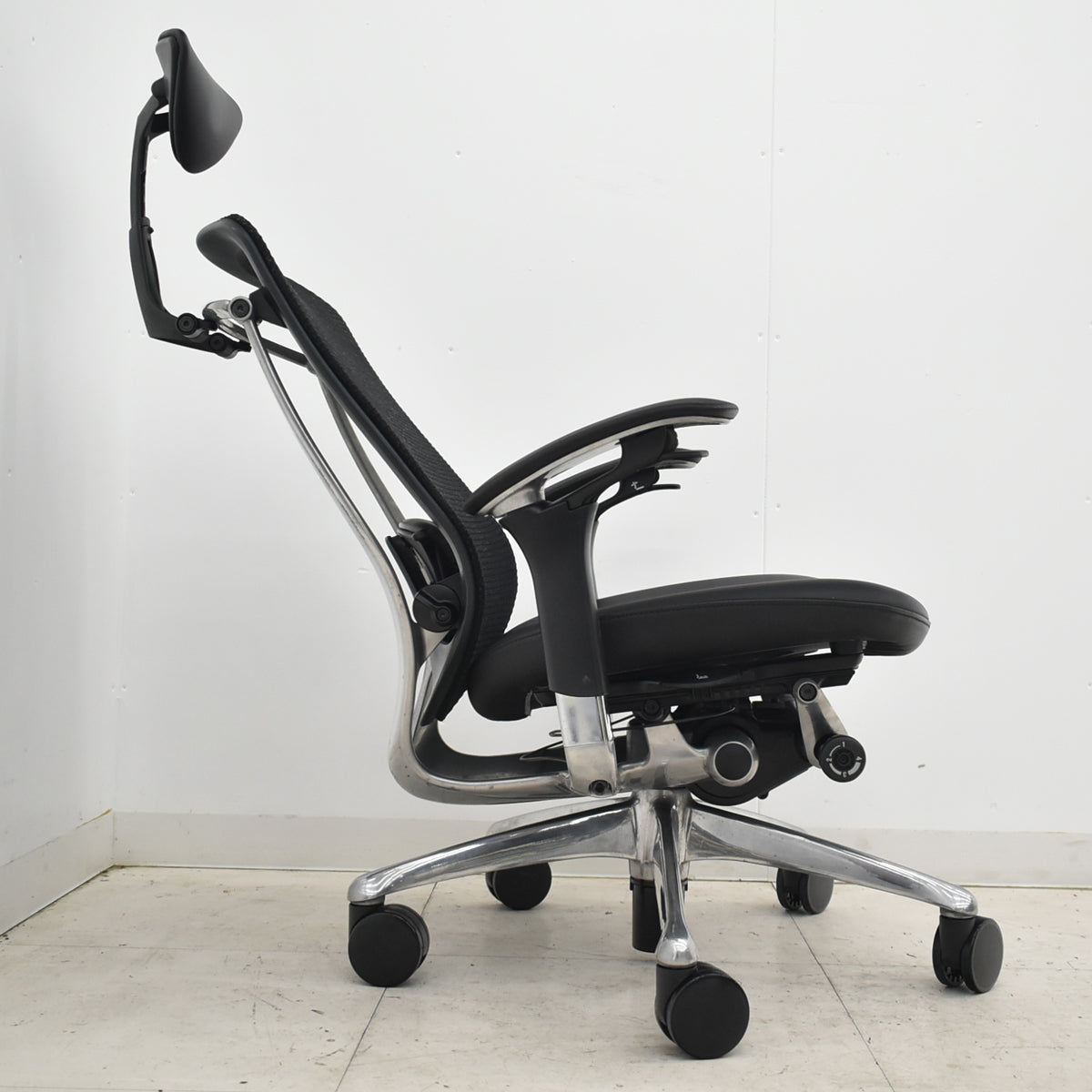 【中古】オカムラ コンテッサ 可動肘 ヘッドレスト ランバーサポート 革張り 肘パッド新品 2025101605【中古オフィス家具】