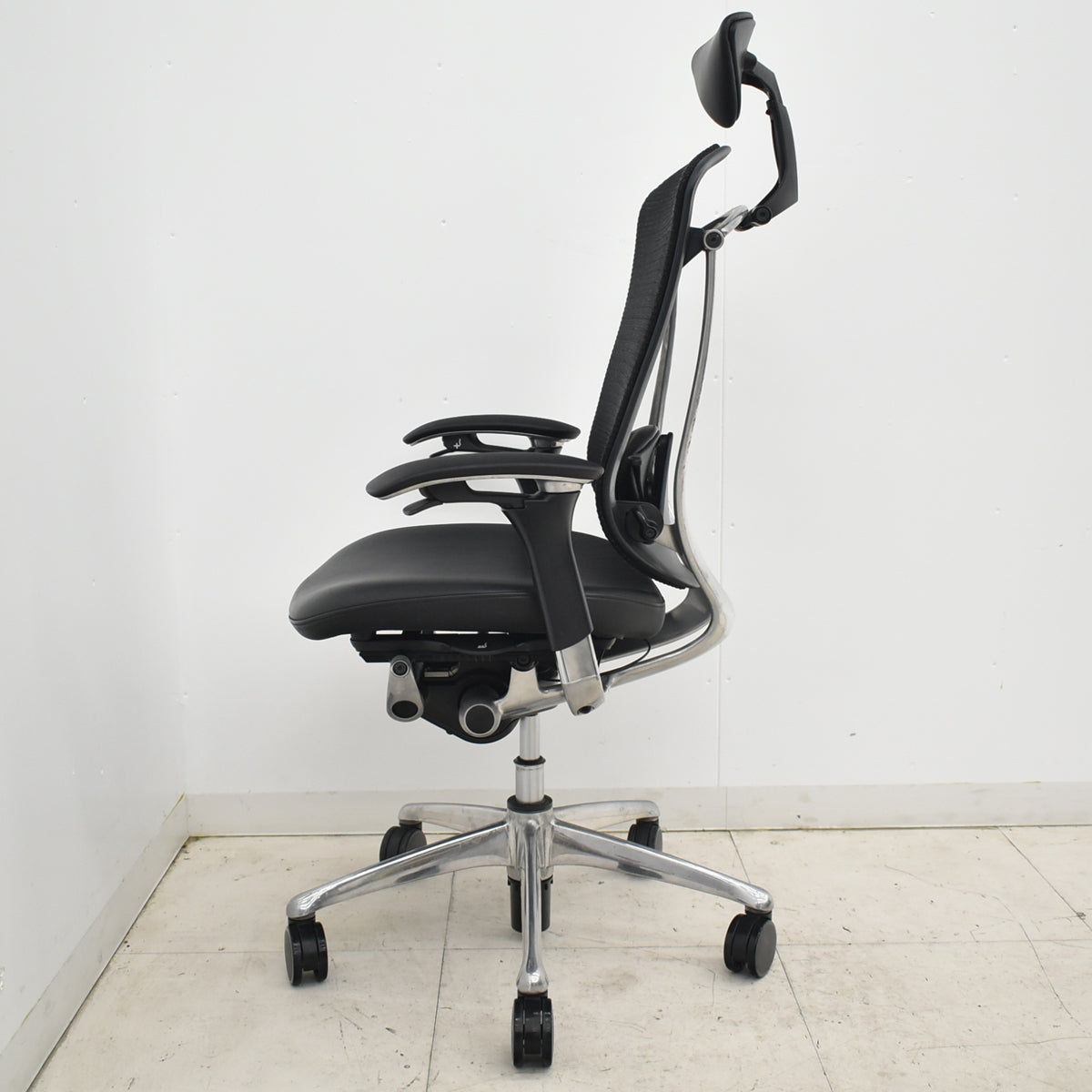 【中古】オカムラ コンテッサ 可動肘 ヘッドレスト ランバーサポート 革張り 肘パッド新品 2025101605【中古オフィス家具】