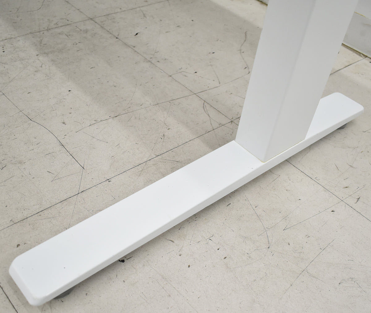 【中古】オカムラ スイフト 電動昇降デスク スムースフォルムエッジ コントロールボタンタイプ インジケーター付メモリー機能 幅1350 2025101701【中古オフィス家具】