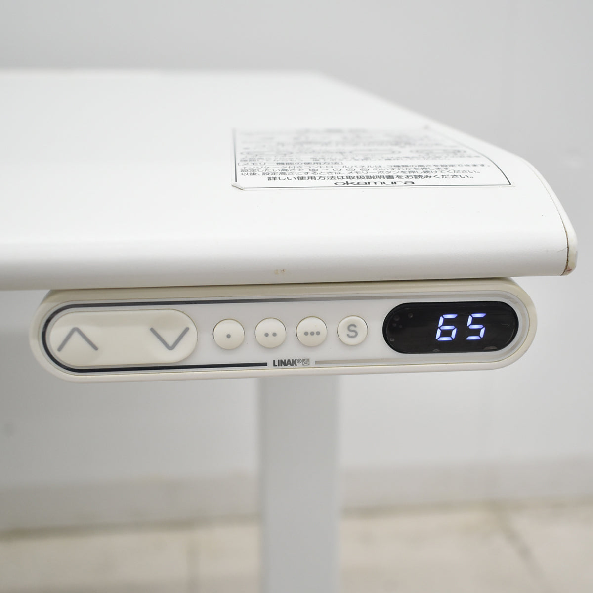 【中古】オカムラ スイフト 電動昇降デスク スムースフォルムエッジ コントロールボタンタイプ インジケーター付メモリー機能 幅1350 2025101701【中古オフィス家具】