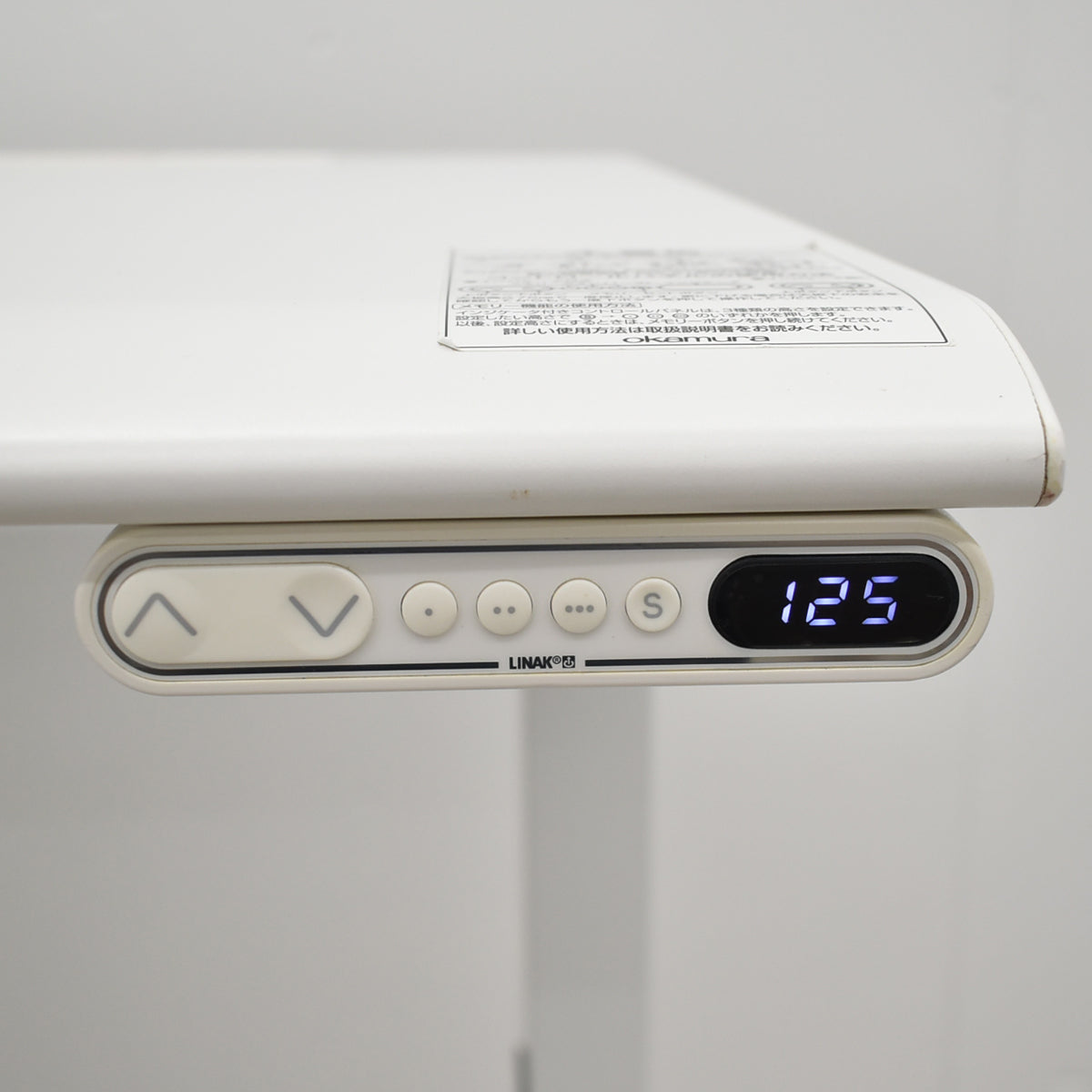 【中古】オカムラ スイフト 電動昇降デスク スムースフォルムエッジ コントロールボタンタイプ インジケーター付メモリー機能 幅1350 2025101701【中古オフィス家具】