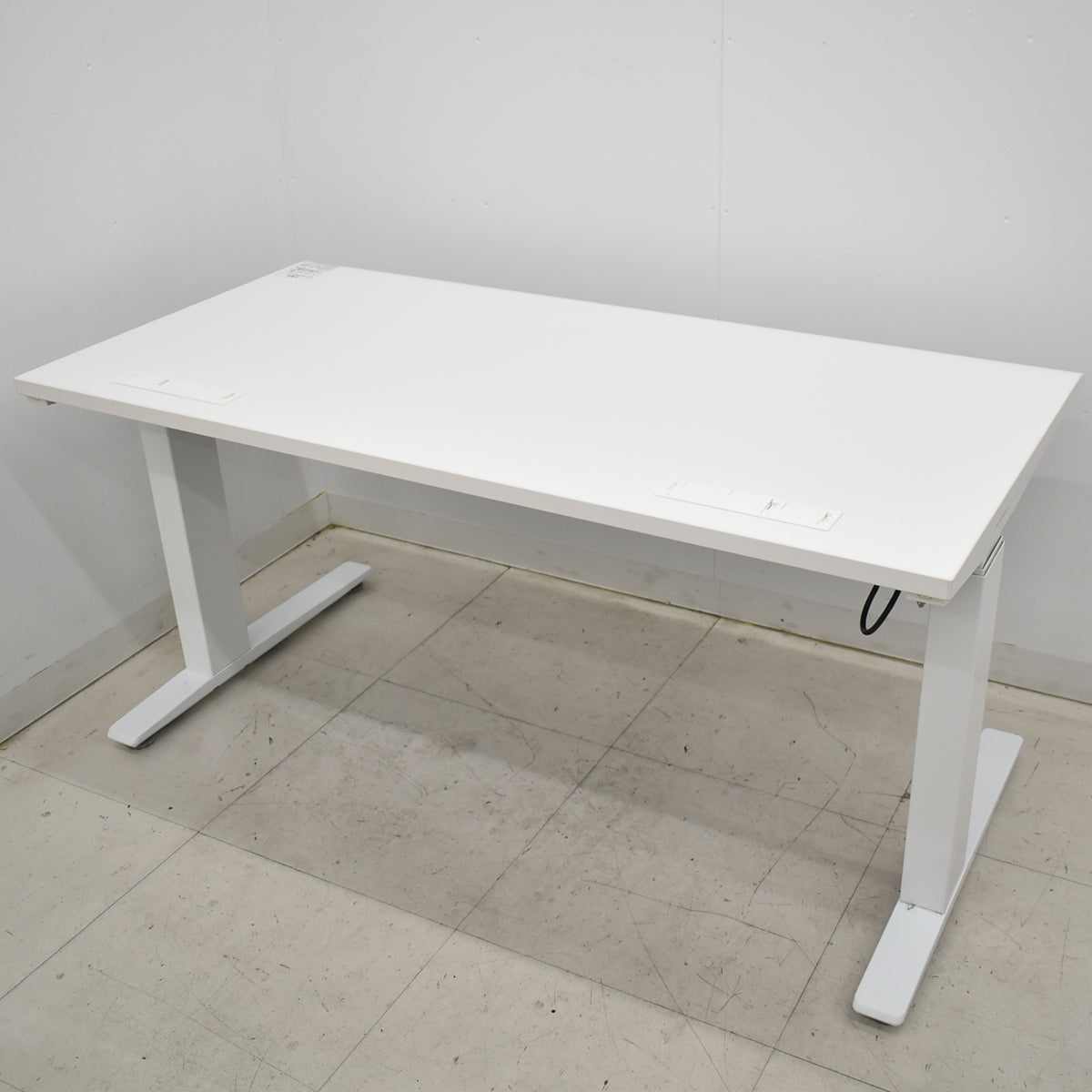 【中古】オカムラ スイフト 電動昇降デスク スムースフォルムエッジ コントロールボタンタイプ インジケーター付メモリー機能 幅1350 2025101701【中古オフィス家具】