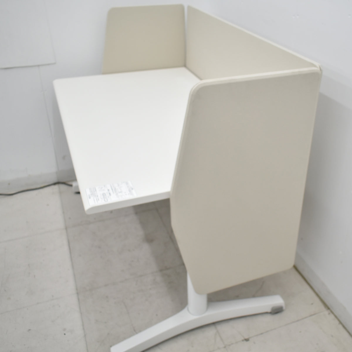 【中古】イトーキ トイロ 電動昇降デスク デスクトップパネル付 コントロールボタンタイプ インジケーターメモリ機能 幅1150 2025101705【中古オフィス家具】