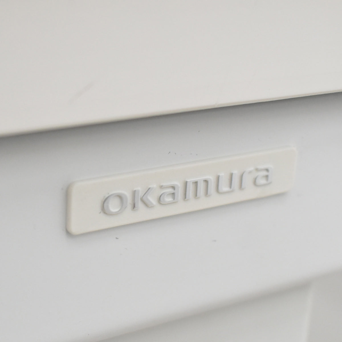 【中古】オカムラ スイフト 電動昇降デスク コントロールレバータイプ インジゲーターメモリー機能付 引き出し付 スムースフォルムエッジ マルチコンセントユニット1か所 幅1550 2025102308【中古オフィス家具】