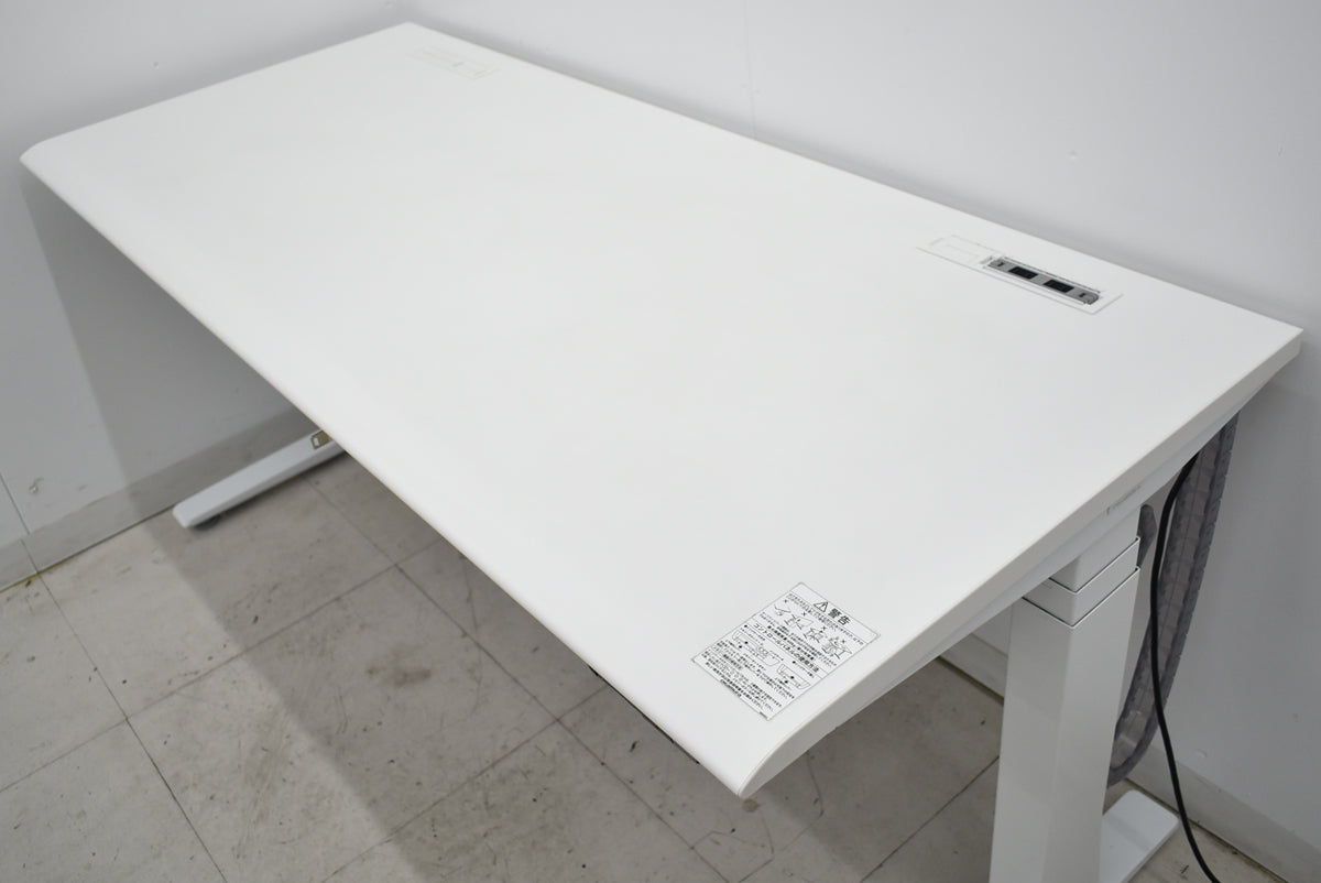 【中古】オカムラ スイフト 電動昇降デスク コントロールレバータイプ インジゲーターメモリー機能付 引き出し付 スムースフォルムエッジ マルチコンセントユニット1か所 幅1550 2025102308【中古オフィス家具】