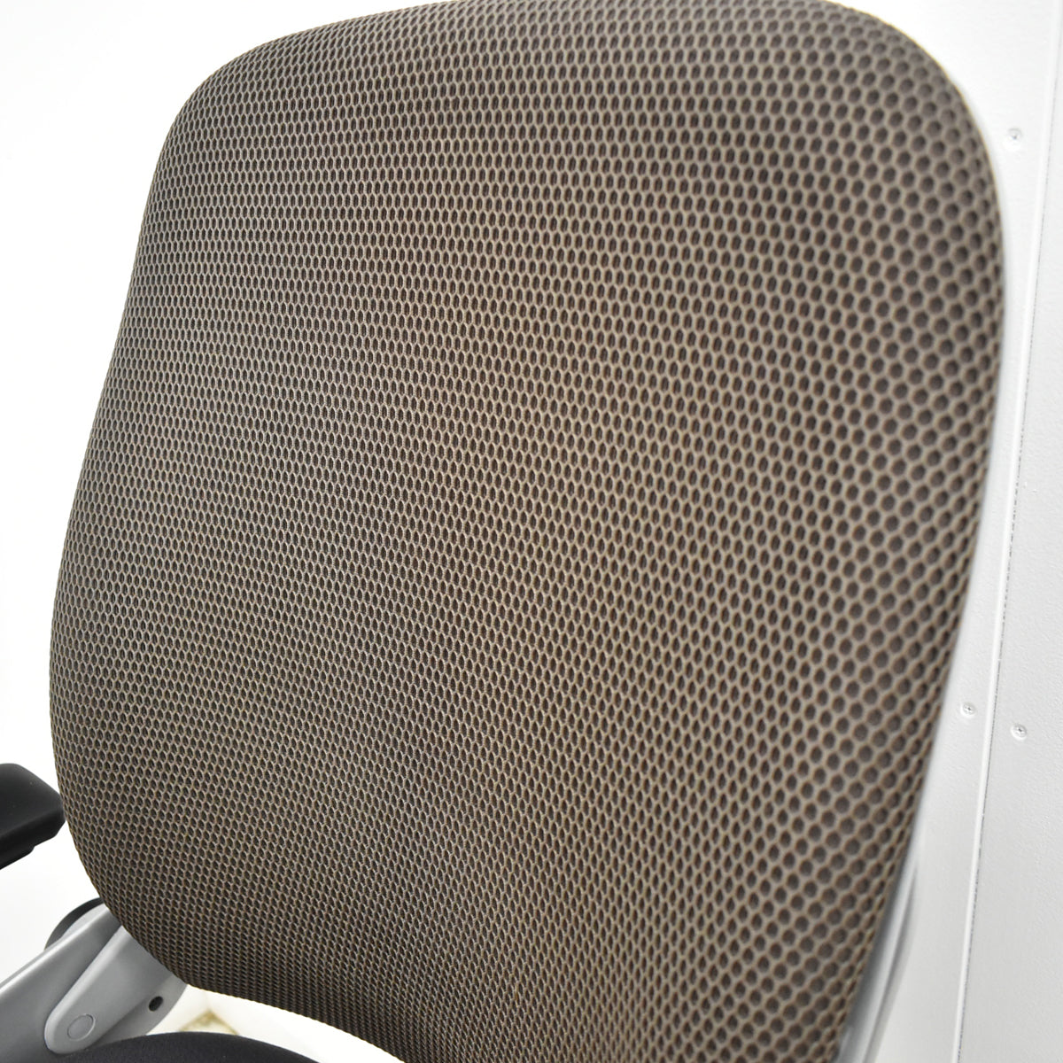 【中古】スチールケース リープV2 3Dニット 可動肘 ランバーサポート プラチナフレーム USモデル 2025102401【中古オフィス家具】