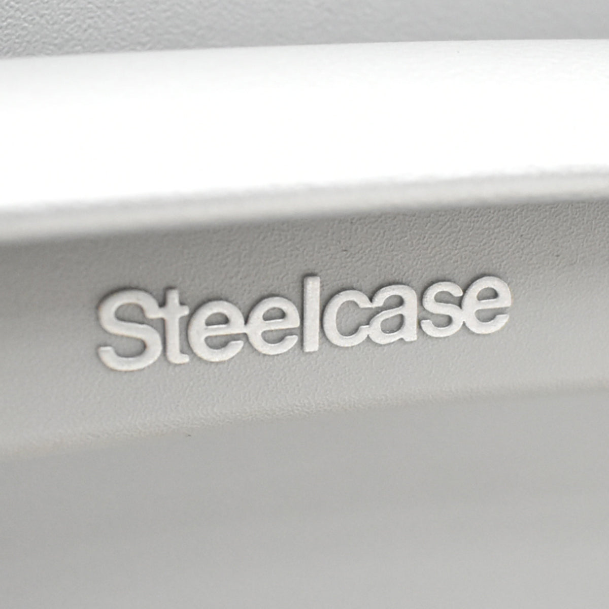 【中古】スチールケース リープV2 3Dニット 可動肘 ランバーサポート プラチナフレーム USモデル 2025102401【中古オフィス家具】