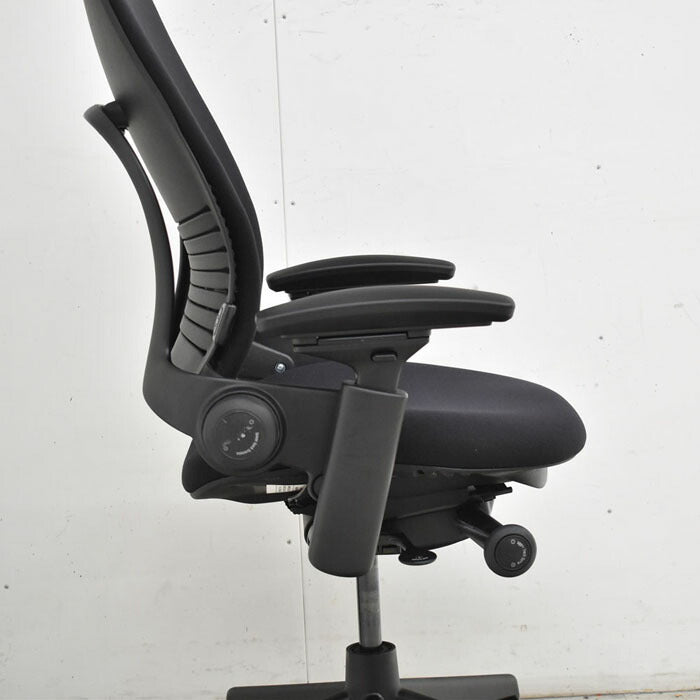 スチールケース リープV2 可動肘 ランバーサポート USモデル 2023041103【中古オフィス家具】【中古】