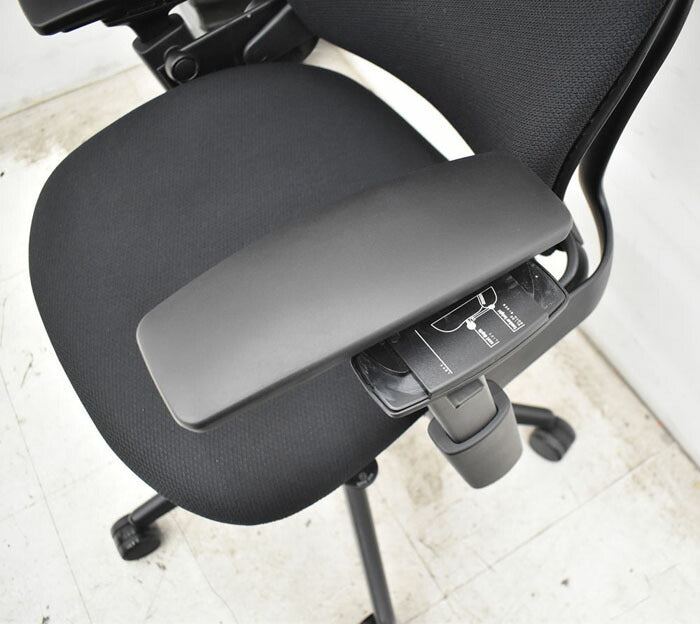 スチールケース リープV2 可動肘 USモデル 2023041104【中古オフィス家具】【中古】