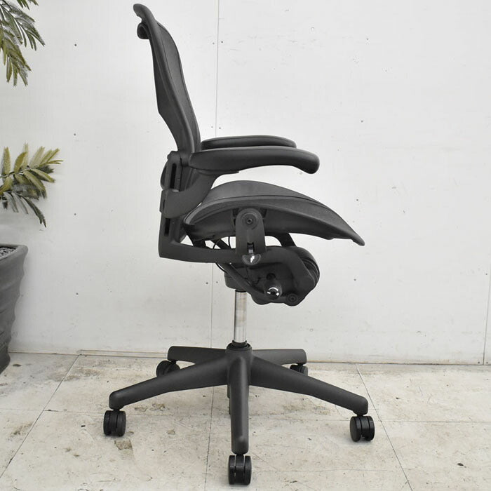 ハーマンミラー Hermanmilller アーロンチェア Bサイズ フル装備 ランバーサポート 肘レバータイプ 2023041504【中古オフィス家具】【中古】