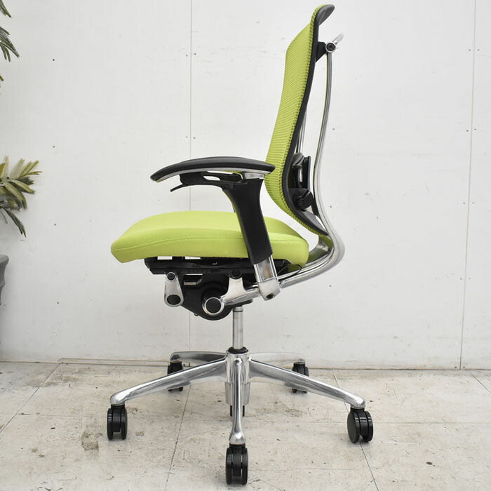 オカムラ コンテッサ 可動肘 ランバーサポート アルミポリッシュ ライムグリーン 2023042003【中古オフィス家具】【中古】
