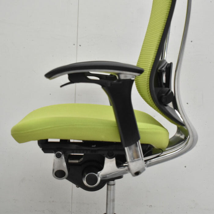オカムラ コンテッサ 可動肘 ランバーサポート アルミポリッシュ ライムグリーン 2023042003【中古オフィス家具】【中古】