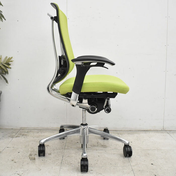 オカムラ コンテッサ 可動肘 ランバーサポート アルミポリッシュ ライムグリーン 2023042003【中古オフィス家具】【中古】