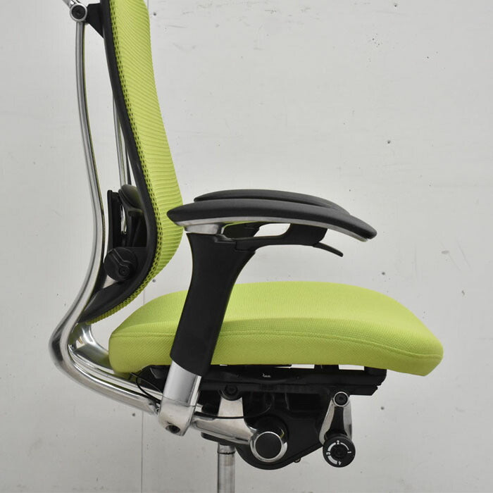 オカムラ コンテッサ 可動肘 ランバーサポート アルミポリッシュ ライムグリーン 2023042003【中古オフィス家具】【中古】