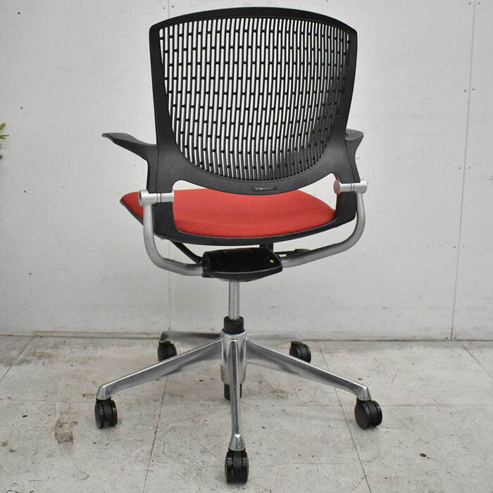 オカムラ グラータ 5本脚 ひじ掛け付き ガス昇降 ポリッシュ 2023042005【中古オフィス家具】【中古】