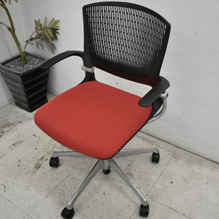 オカムラ グラータ 5本脚 ひじ掛け付き ガス昇降 ポリッシュ 2023042005【中古オフィス家具】【中古】