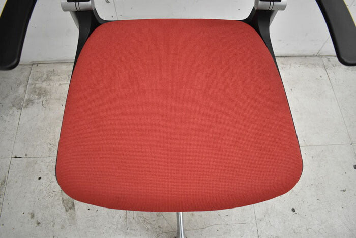 オカムラ グラータ 5本脚 ひじ掛け付き ガス昇降 ポリッシュ 2023042005【中古オフィス家具】【中古】