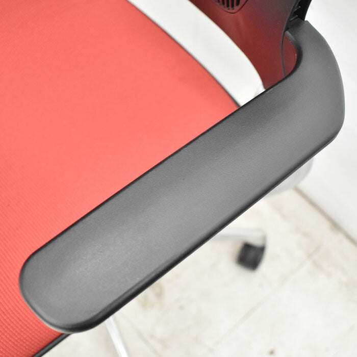 オカムラ グラータ 5本脚 ひじ掛け付き ガス昇降 ポリッシュ 2023042005【中古オフィス家具】【中古】