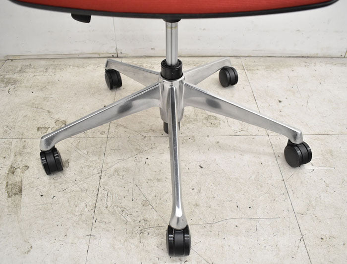 オカムラ グラータ 5本脚 ひじ掛け付き ガス昇降 ポリッシュ 2023042005【中古オフィス家具】【中古】