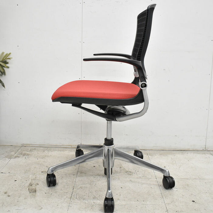 オカムラ グラータ 5本脚 ひじ掛け付き ガス昇降 ポリッシュ 2023042005【中古オフィス家具】【中古】