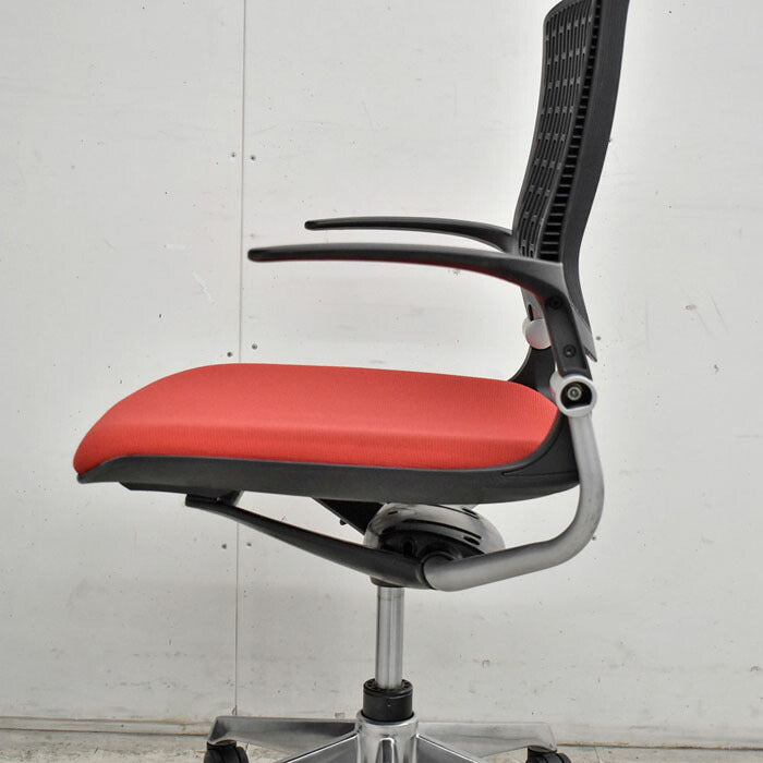 オカムラ グラータ 5本脚 ひじ掛け付き ガス昇降 ポリッシュ 2023042005【中古オフィス家具】【中古】