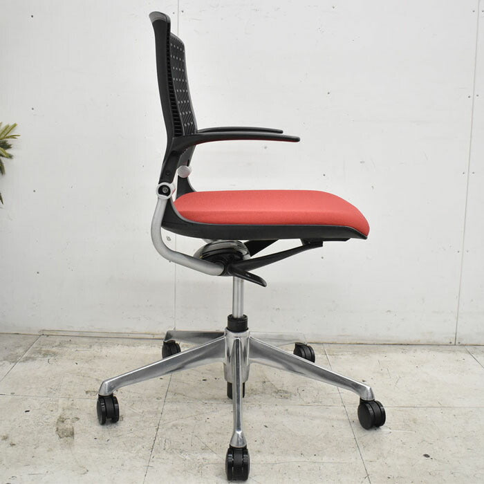 オカムラ グラータ 5本脚 ひじ掛け付き ガス昇降 ポリッシュ 2023042005【中古オフィス家具】【中古】