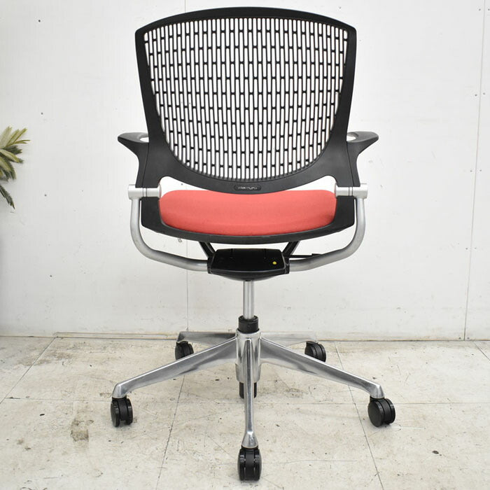 オカムラ グラータ 5本脚 ひじ掛け付き ガス昇降 ポリッシュ 2023042005【中古オフィス家具】【中古】