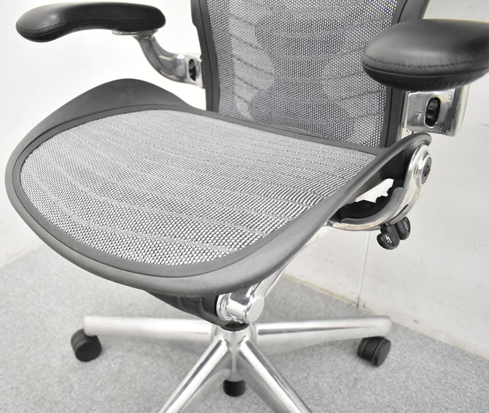 ハーマンミラー Hermanmiller アーロンチェア Bサイズ フル装備 ポスチャーフィット ウェーブメッシュ ポリッシュフレーム 2023051802【中古オフィス家具】【中古】