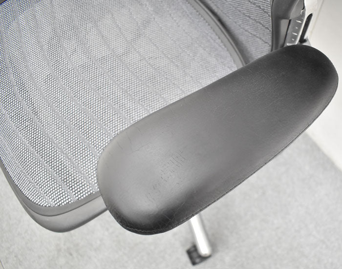 ハーマンミラー Hermanmiller アーロンチェア Bサイズ フル装備 ポスチャーフィット ウェーブメッシュ ポリッシュフレーム 2023051802【中古オフィス家具】【中古】