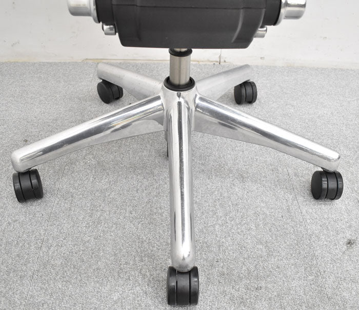 ハーマンミラー Hermanmiller アーロンチェア Bサイズ フル装備 ポスチャーフィット ウェーブメッシュ ポリッシュフレーム 2023051901【中古オフィス家具】【中古】